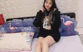 草房菲儿高颜值大长腿，净身高170