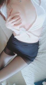 上海徐汇区25岁礼仪大长腿女孩兼职，体质易敏感高潮 白里透红