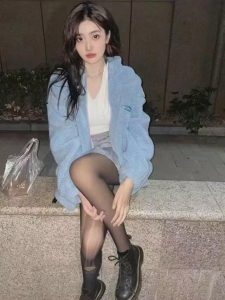 01年兼职反差妹 粉嫩可爱会夹会会挑逗